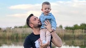 Sărbătoare în familia lui Radu Andrei Tudor, prezentatorul “NEWSTIME”, de la Kanal D2: „Așa am prins curaj să îl iau în brațe…”